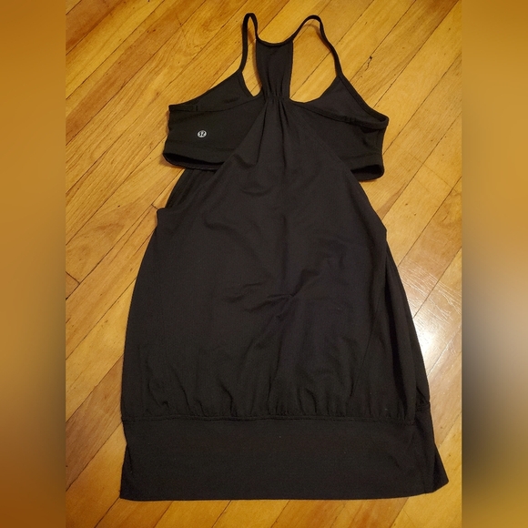 Lululemon No Limit tank. 2 in 1 tank with built in bra. Black. Size 6. - Picture 9 of 10